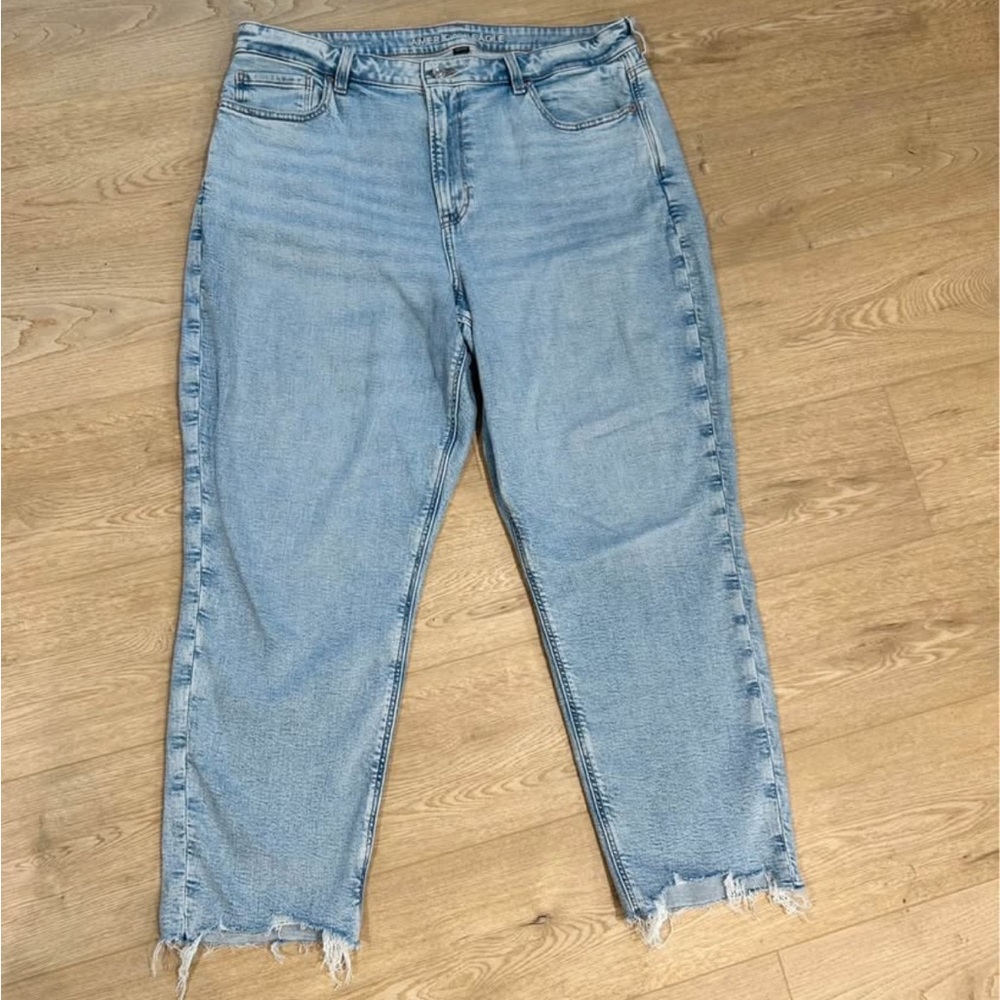NWT American Eagle Stretch Mom Jeans - Light Wash (Size 16 short)